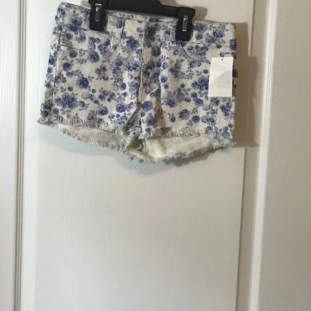 NWT H&M Divided Shorts White Blue Flower Size 4